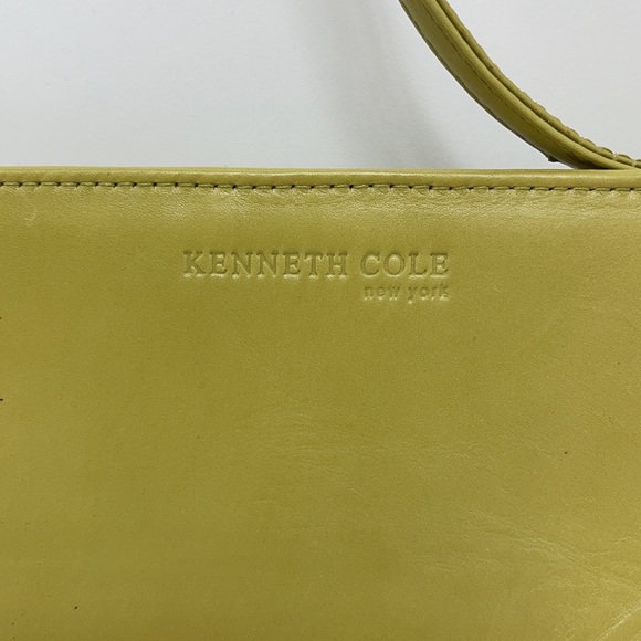 Kenneth Cole New York olive green leather wristlet zip close - Picture 2 of 7